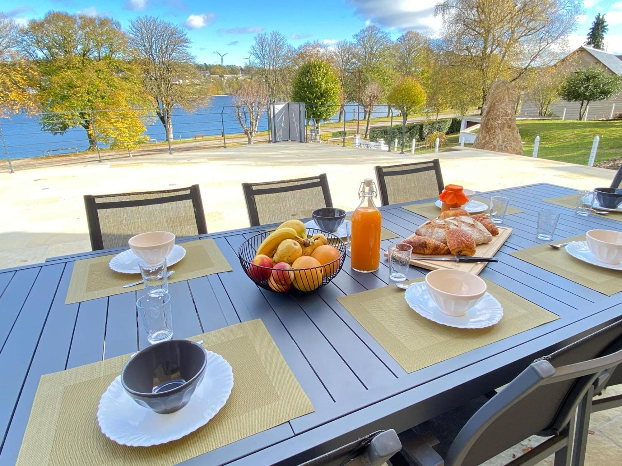 Villa Le Menhir 4 Ch Au Bord Du Lac Et Terrasse Villefranche-de-Panat Eksteriør bilde