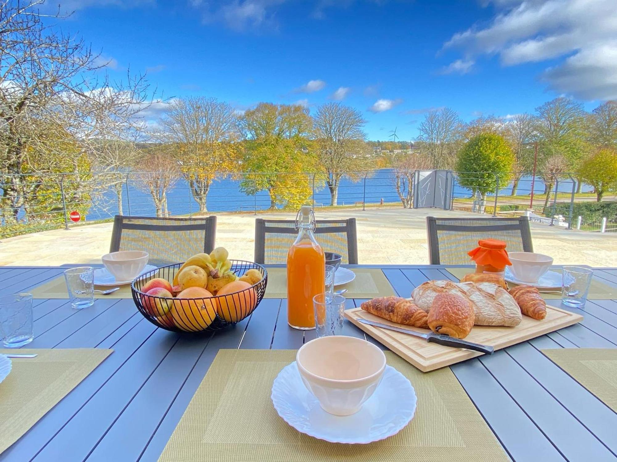 Villa Le Menhir 4 Ch Au Bord Du Lac Et Terrasse Villefranche-de-Panat Eksteriør bilde